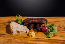 Lade das Bild in den Galerie-Viewer, 2 Paar Schwarzgerauchte Bauernbratwurst, ca. 280g/Packung